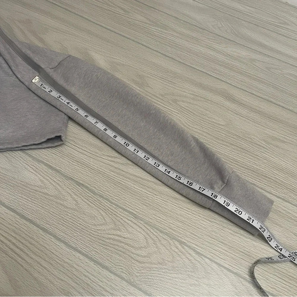 Gymshark Legacy Cropped Sweater Light Gray Gym Athletic Women’s size Small - Picture 10 of 10